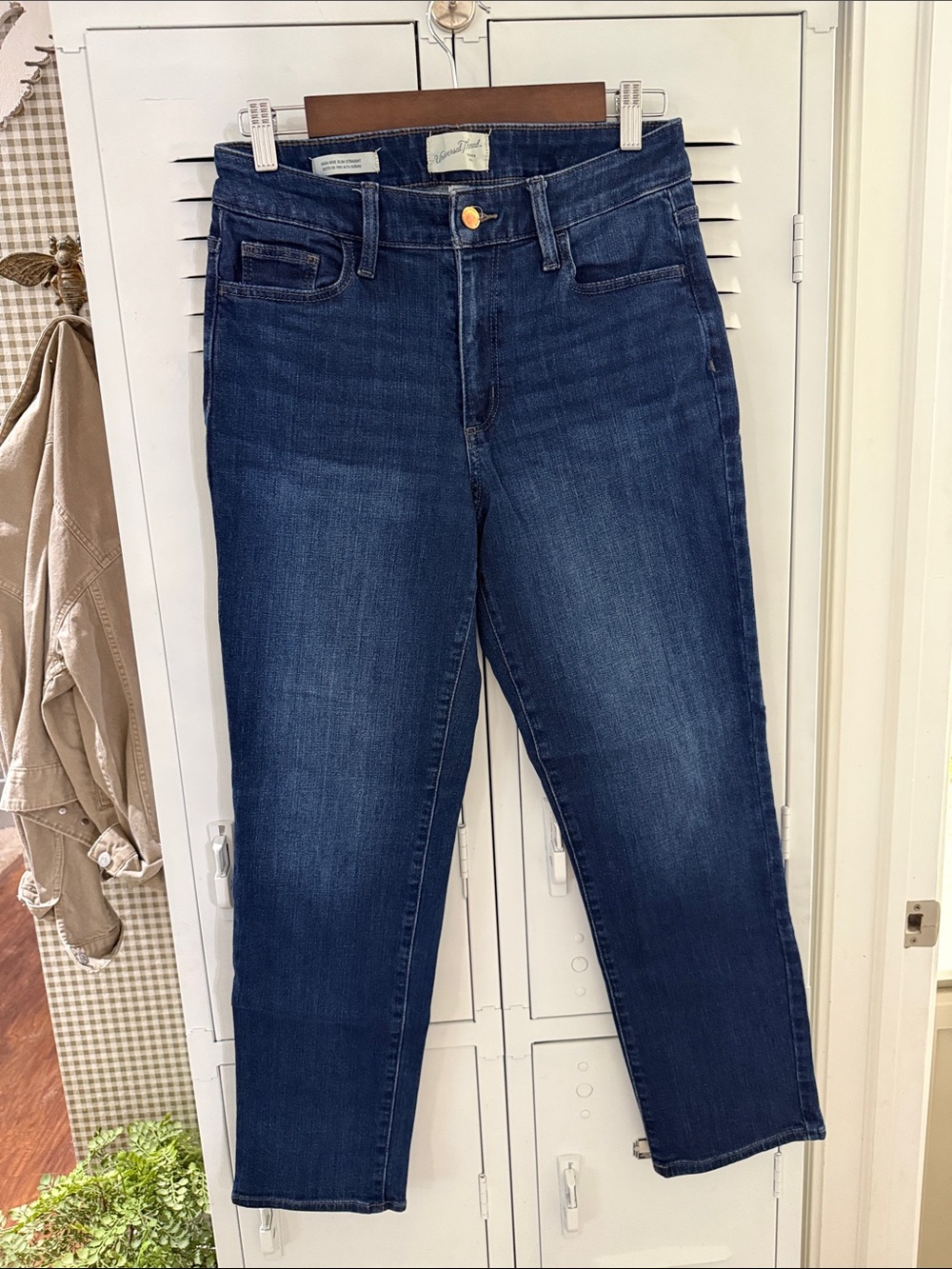 Universal Thread Women's Dark Blue High-Rise Slim Straight Jeans